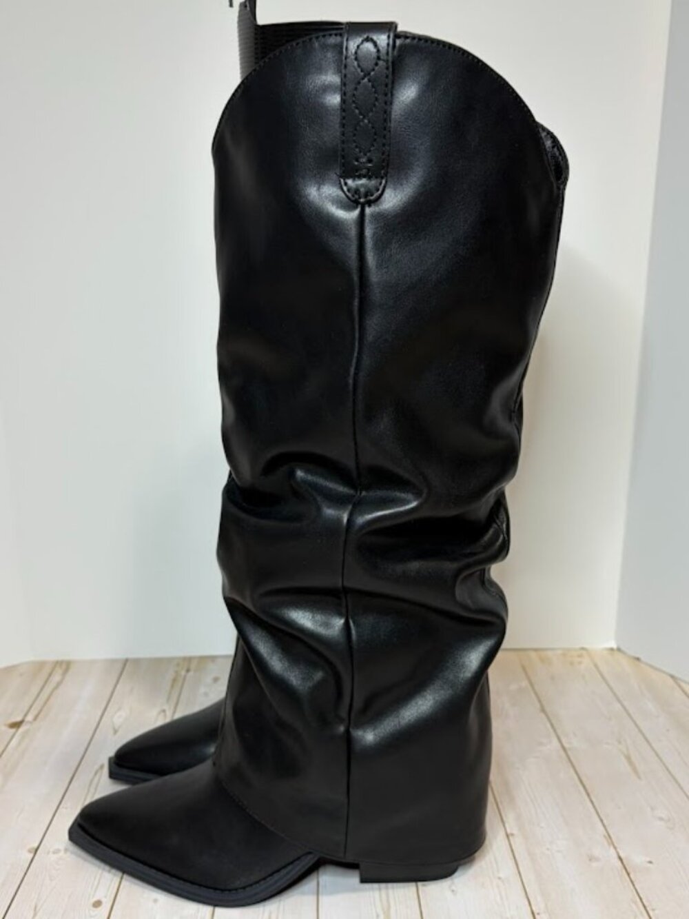 Crown Vintage Women’s Size 8 Black Slouchy Western Vibe Boots NWOB
